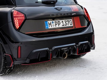 Mini John Cooper Works - Na lodzie i śniegu